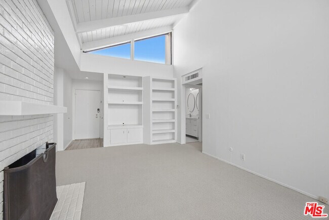 Building Photo - 1340 S Beverly Glen Blvd