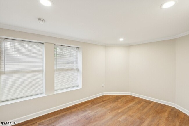 Building Photo - 120 Midland Ave