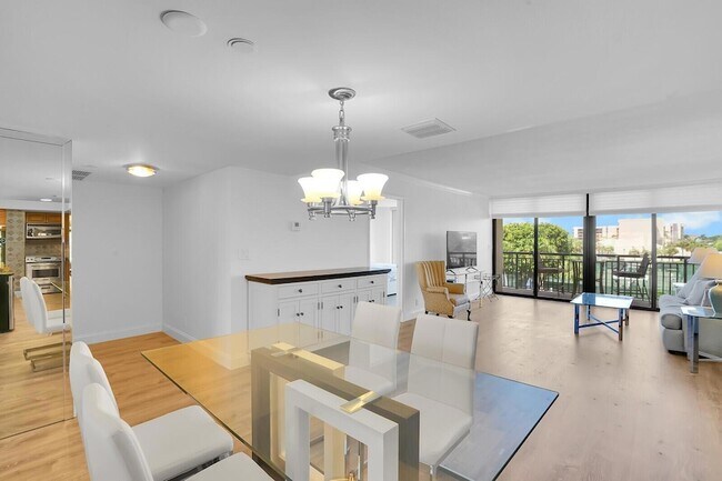 Building Photo - 2727 N Ocean Blvd
