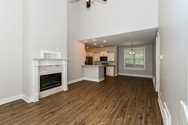 Building Photo - 2701 Maple Hill Dr