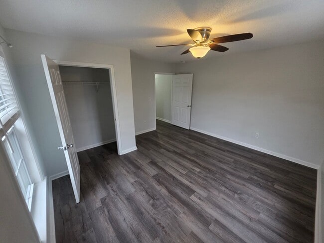 Building Photo - 104 Londonberry Ln