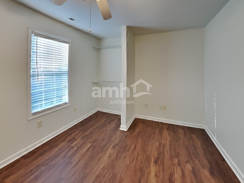 Building Photo - 117 Sawhorse Dr