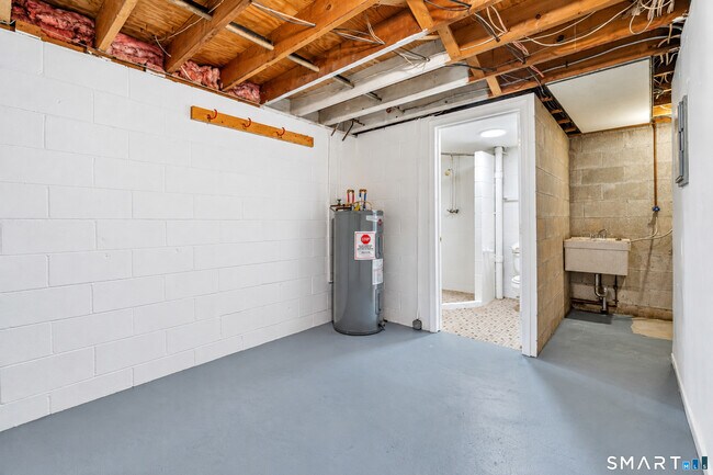 Building Photo - 19 Denlar Dr