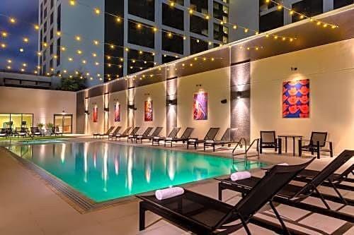 Building Photo - 555 E 5th St