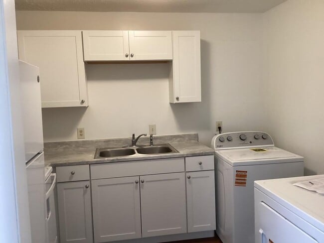 Building Photo - 915 Woodland Ave