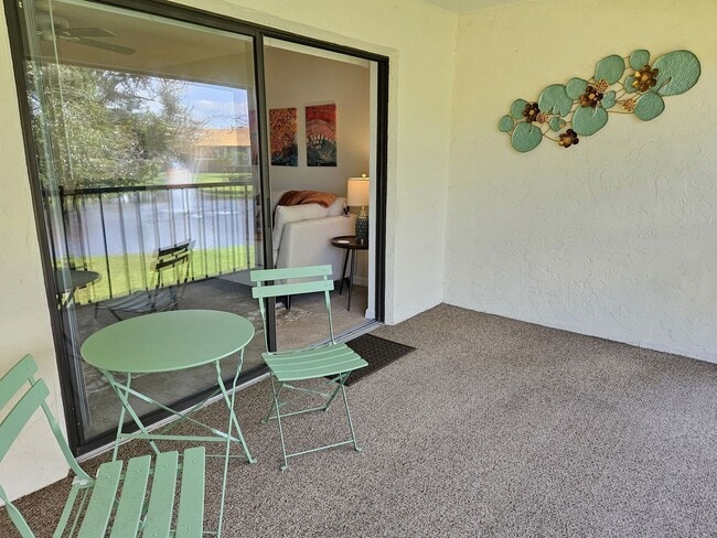 Building Photo - Seasonal Short-Term 2 Bedroom 2 Bathroom 2nd Floor Condo in Estancias of Capri Isles!