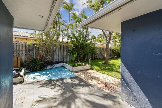 Building Photo - 951 Lantana Ave