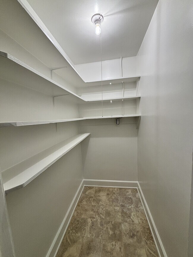 Building Photo - 1301 Richland Pl