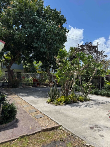 Building Photo - 1810 SW 24th Ter