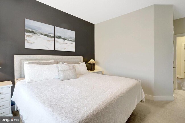 Building Photo - 2004 Potomac Ave