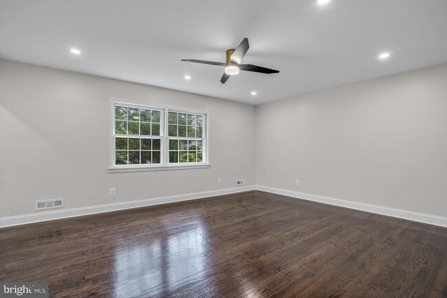 Building Photo - 7203 Marine Dr