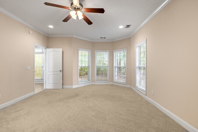 Building Photo - 148 Carriage House Ln