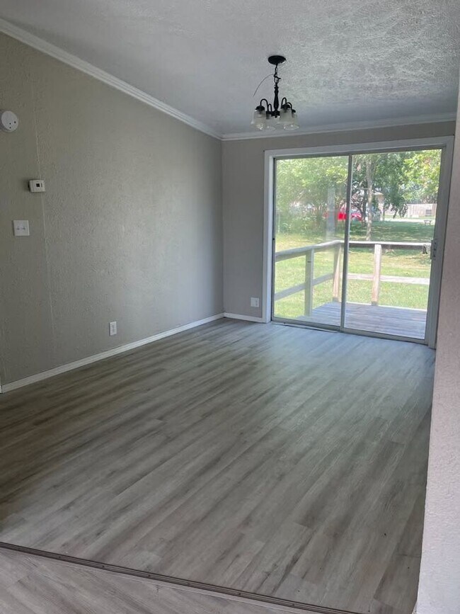 Building Photo - Remodeled Home - Exeter