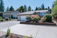 Building Photo - Charming Home in SW Portland