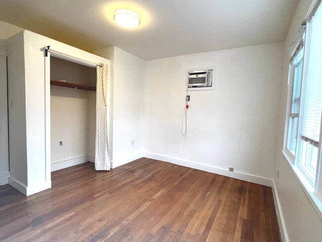 Building Photo - 40 Almont St