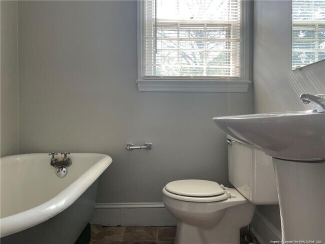 Building Photo - 109 N Magnolia St