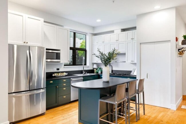 Primary Photo - 2 bedroom in Seattle WA 98122