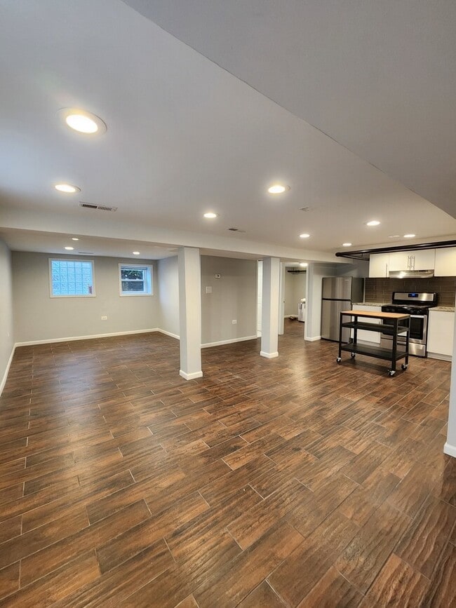 Building Photo - 3055 N Lockwood Ave