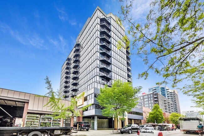 Building Photo - 1309 N Wells St