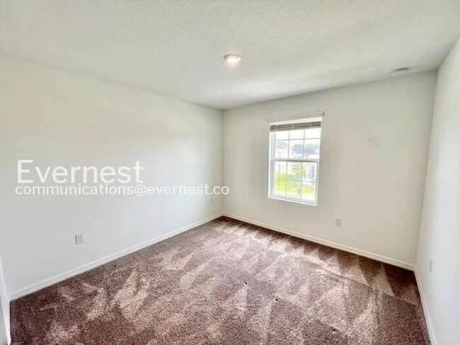 Building Photo - Spacious 5 Bed, 3.5 Bath Home with Fenced Yard and 2-Car Garage | Available Soon!