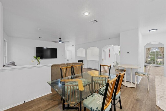 Building Photo - 4433 Chickasaw Ct