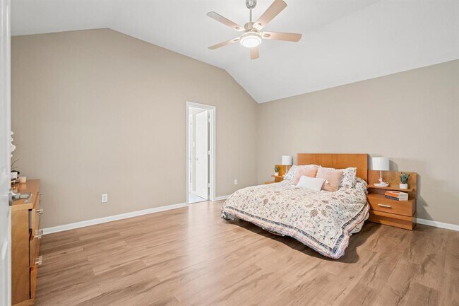 Building Photo - 6719 Woodland Oaks
