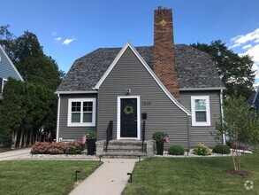 Building Photo - Beautiful 4 Bed 3 Bath Home for Rent! Grea...