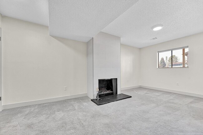 Building Photo - Bright & Updated 3-Bedroom Townhome in Desirable Cherry Creek School District