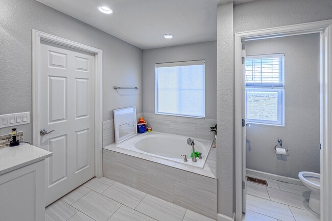 Building Photo - Impressive 4 Bed, 4.5 bath home in the Whe...
