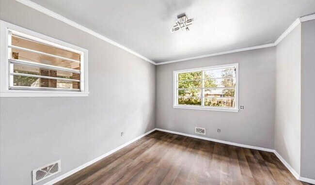 Building Photo - 2363 Robin Hood Rd