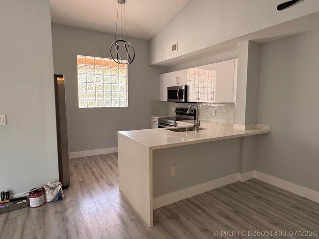 Building Photo - 6936 SW 39th St