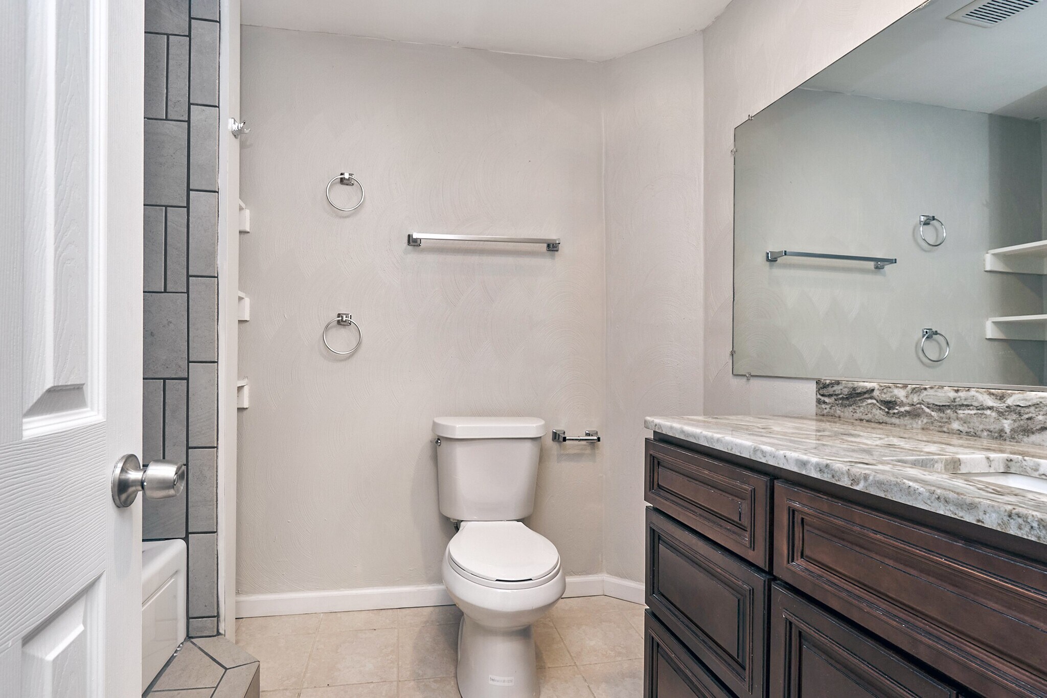 Building Photo - 1552 Fleetwood Ave