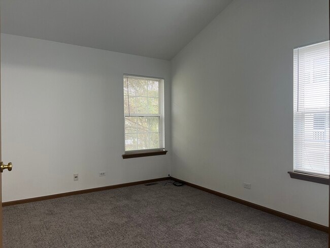 Building Photo - 295 Holiday Ln