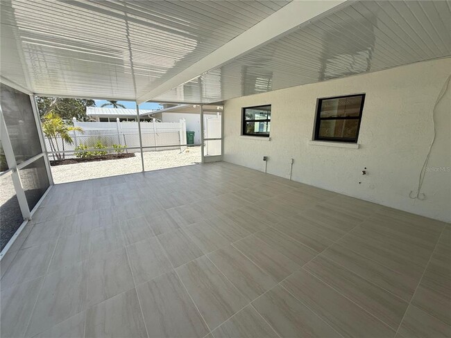 Building Photo - 808 25th Ave W