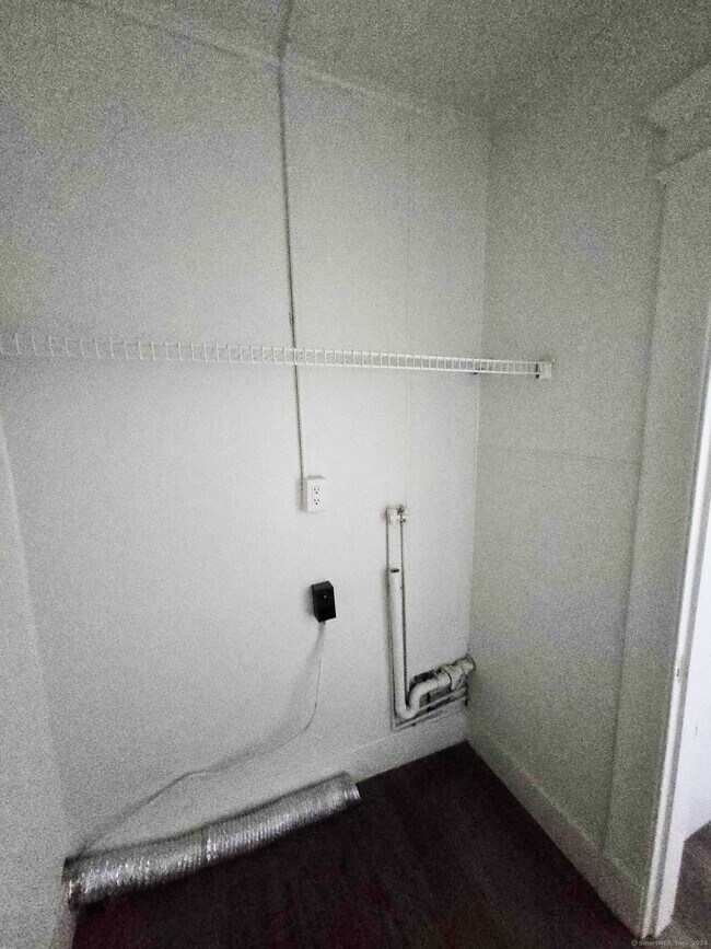 Building Photo - 652 Watertown Ave