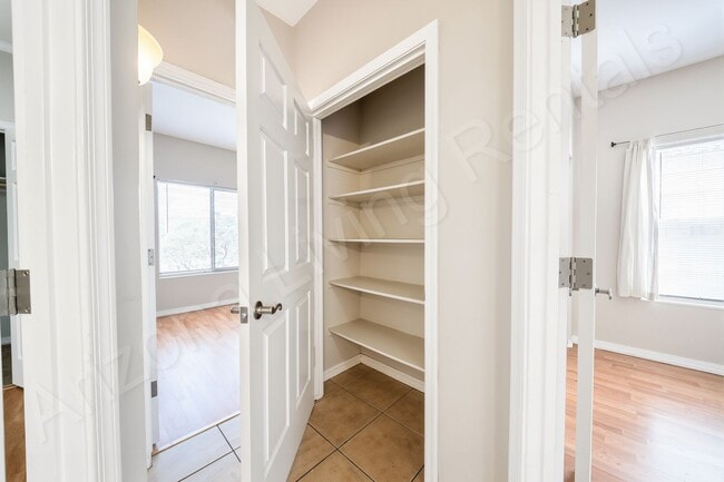 Building Photo - 2085 Alan Ladd Dr