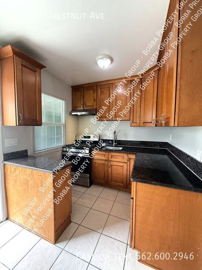 Building Photo - 947 1/2 Chestnut Ave-