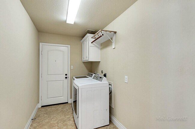 Building Photo - 28810 Davenport Dr