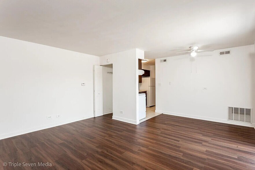 Building Photo - 7900 S 83rd Ct