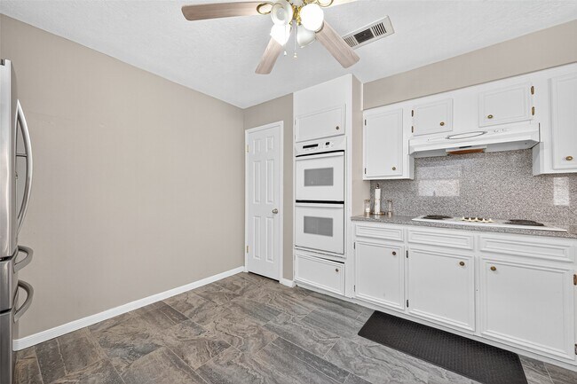 Building Photo - 25314 Lynbriar Ln