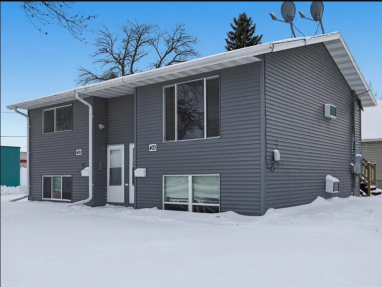 Building Photo - 401 17th St N