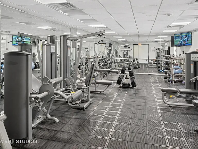 Gym - 3930 N Pine Grove Ave
