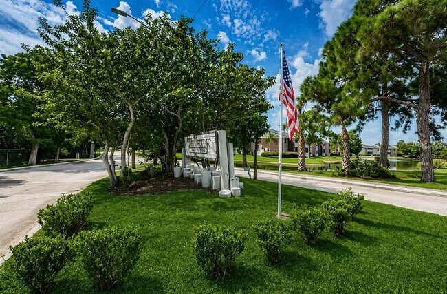Building Photo - 1400 Gandy Blvd N