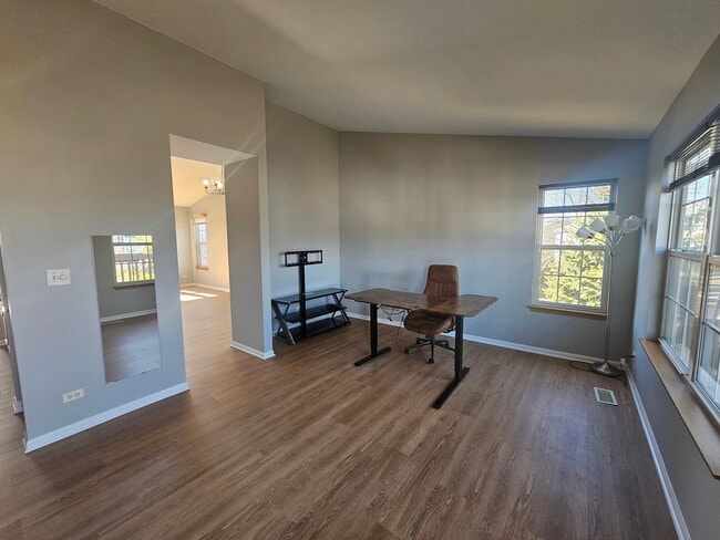 Building Photo - 852 Woodewind Dr