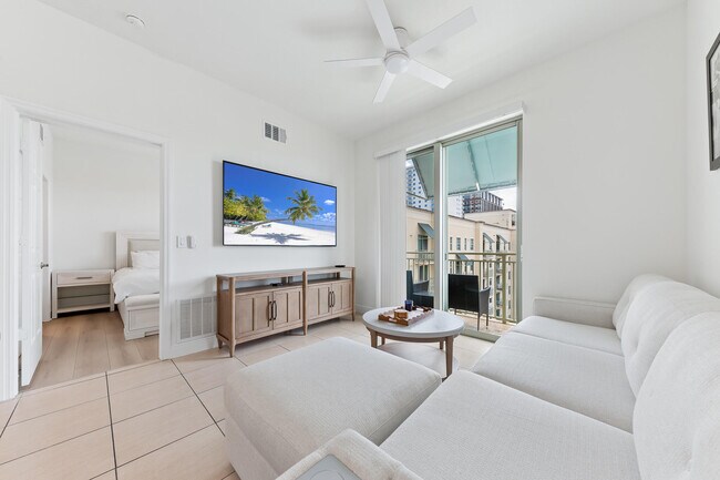 Building Photo - 610 Clematis St