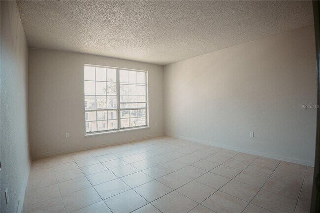 Building Photo - 4162 Versailles Dr