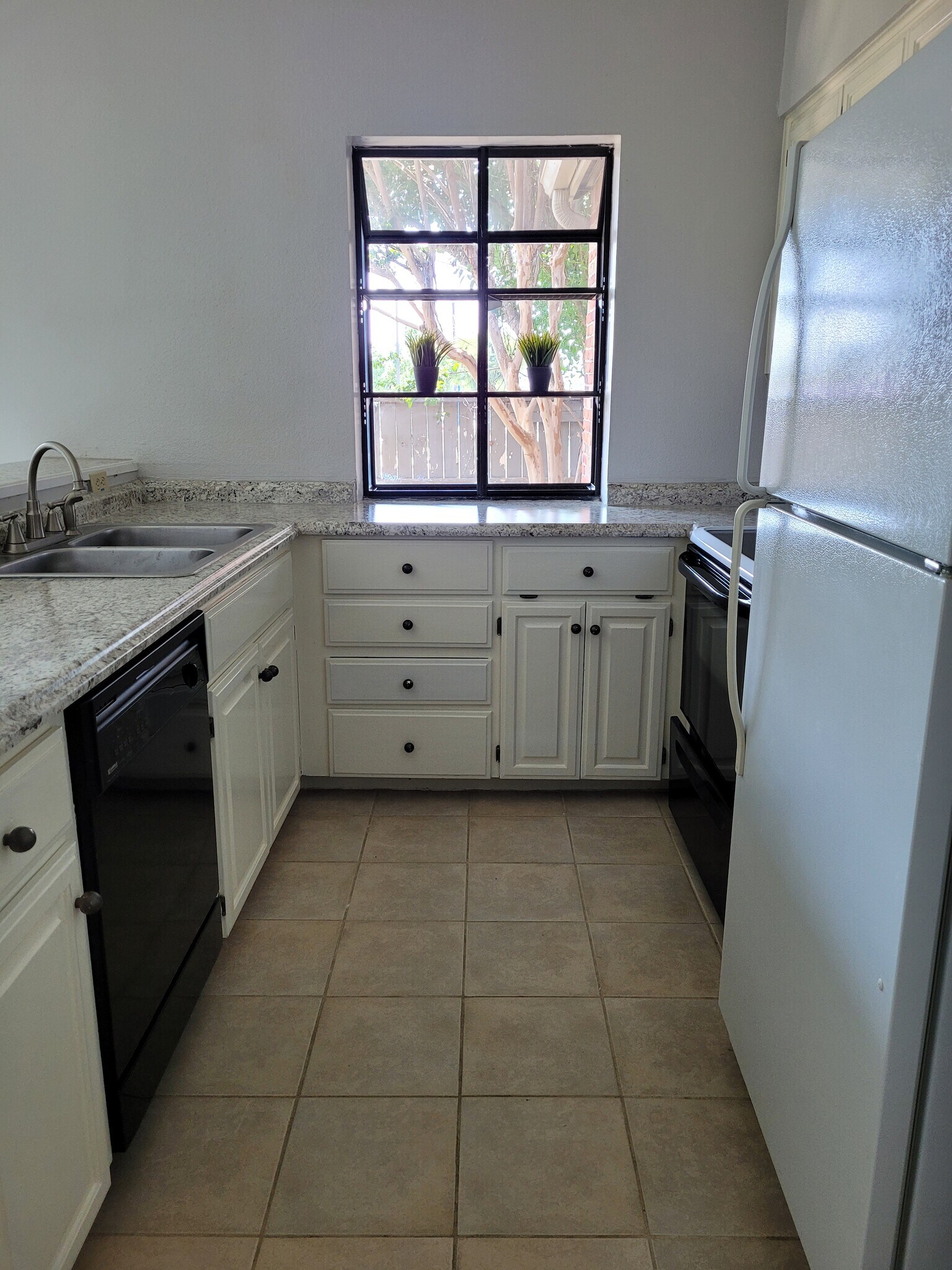Sweet kitchen - 19 Chapel Hill Cir