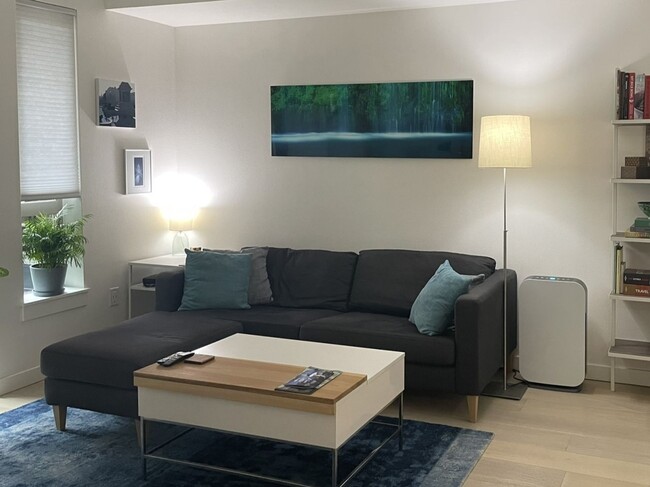 Building Photo - Move in Special, $1250 off 1st months rent...