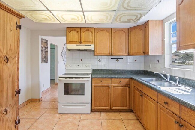 Building Photo - 509 Plymouth Rd