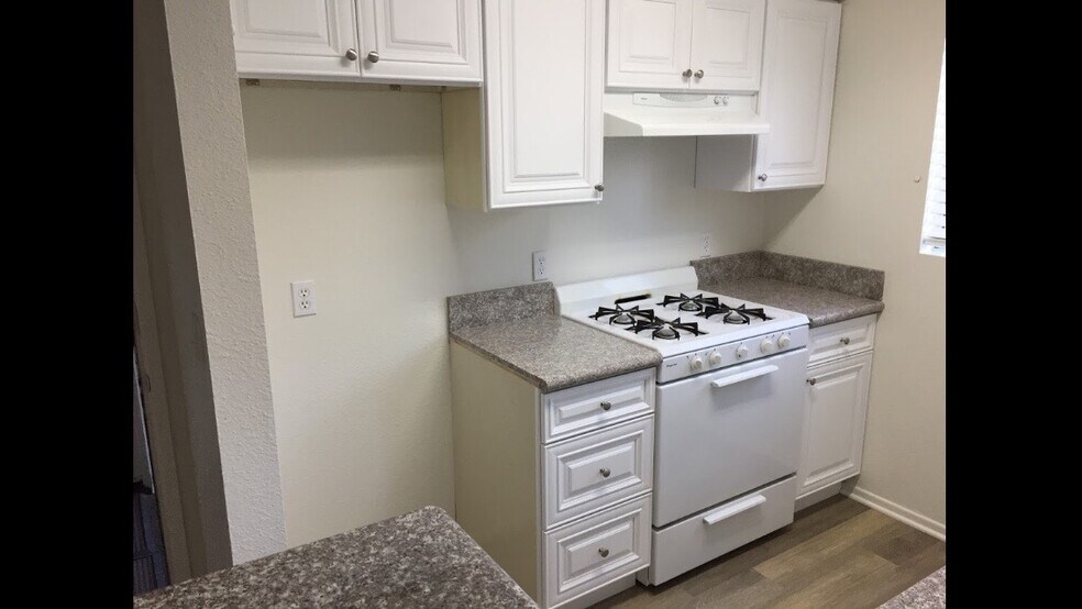 Apt. B, Kitchen (Refg. by Tenant) - 831 N Zeyn St